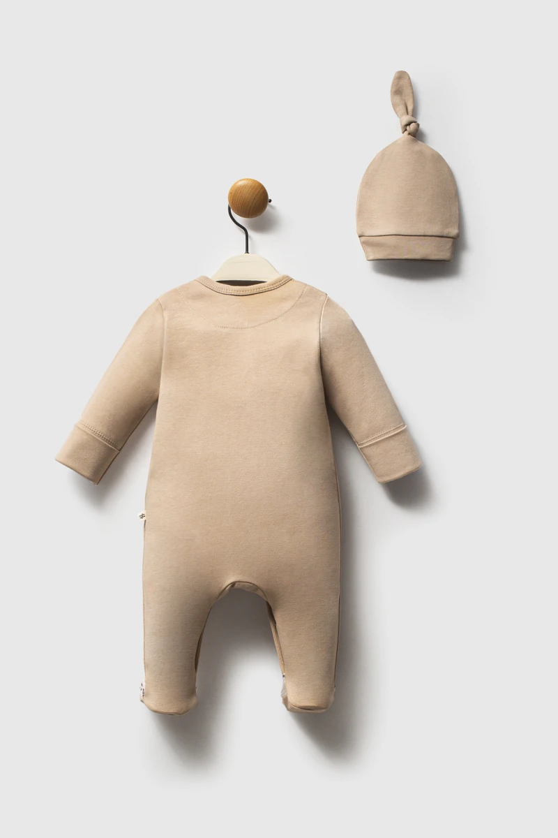 Car - Overall with hat