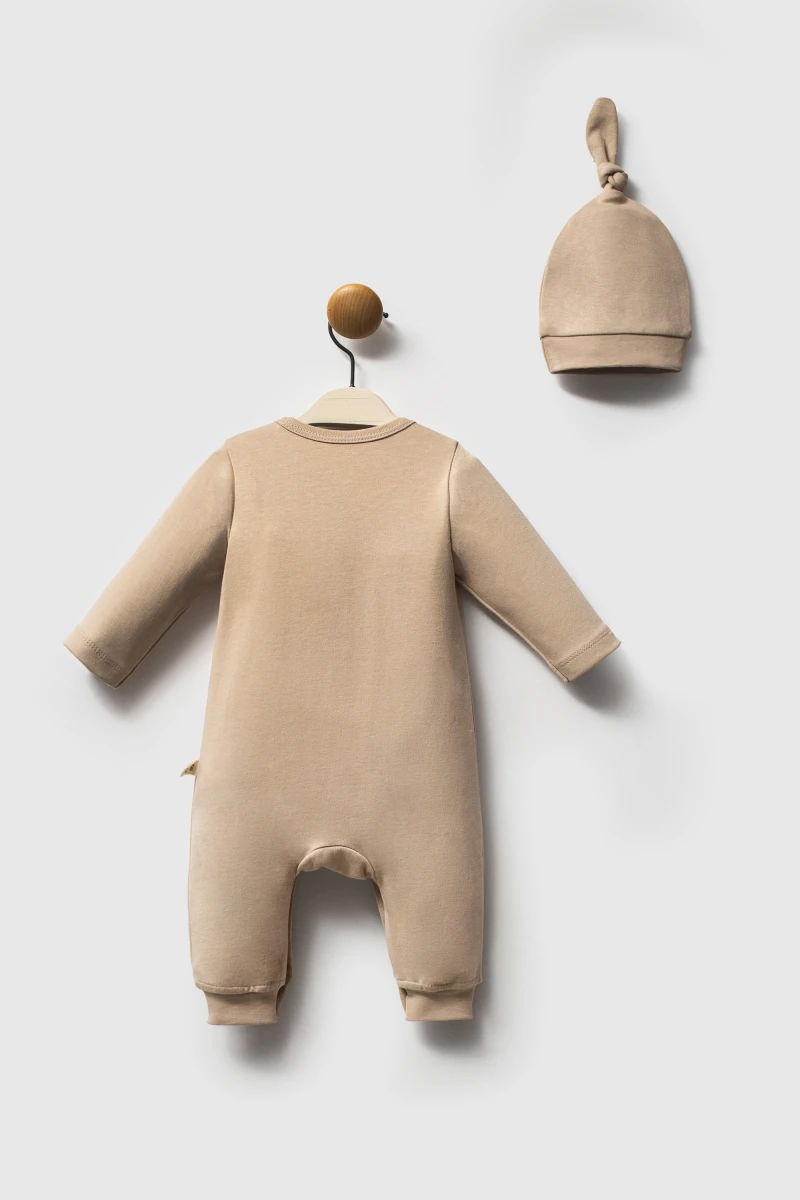 Car - Overall with hat